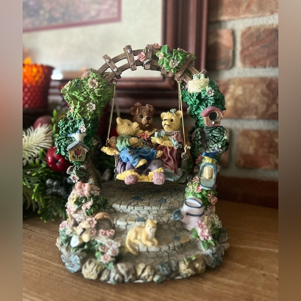 Rare Vintage 1978 Teddy Bear
Garden Musical